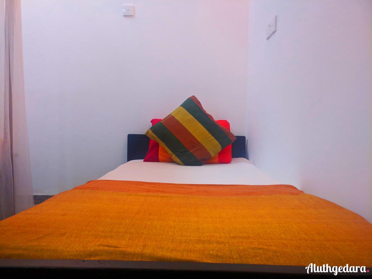 Aluthgedara Guest House 乌纳瓦图纳 外观 照片